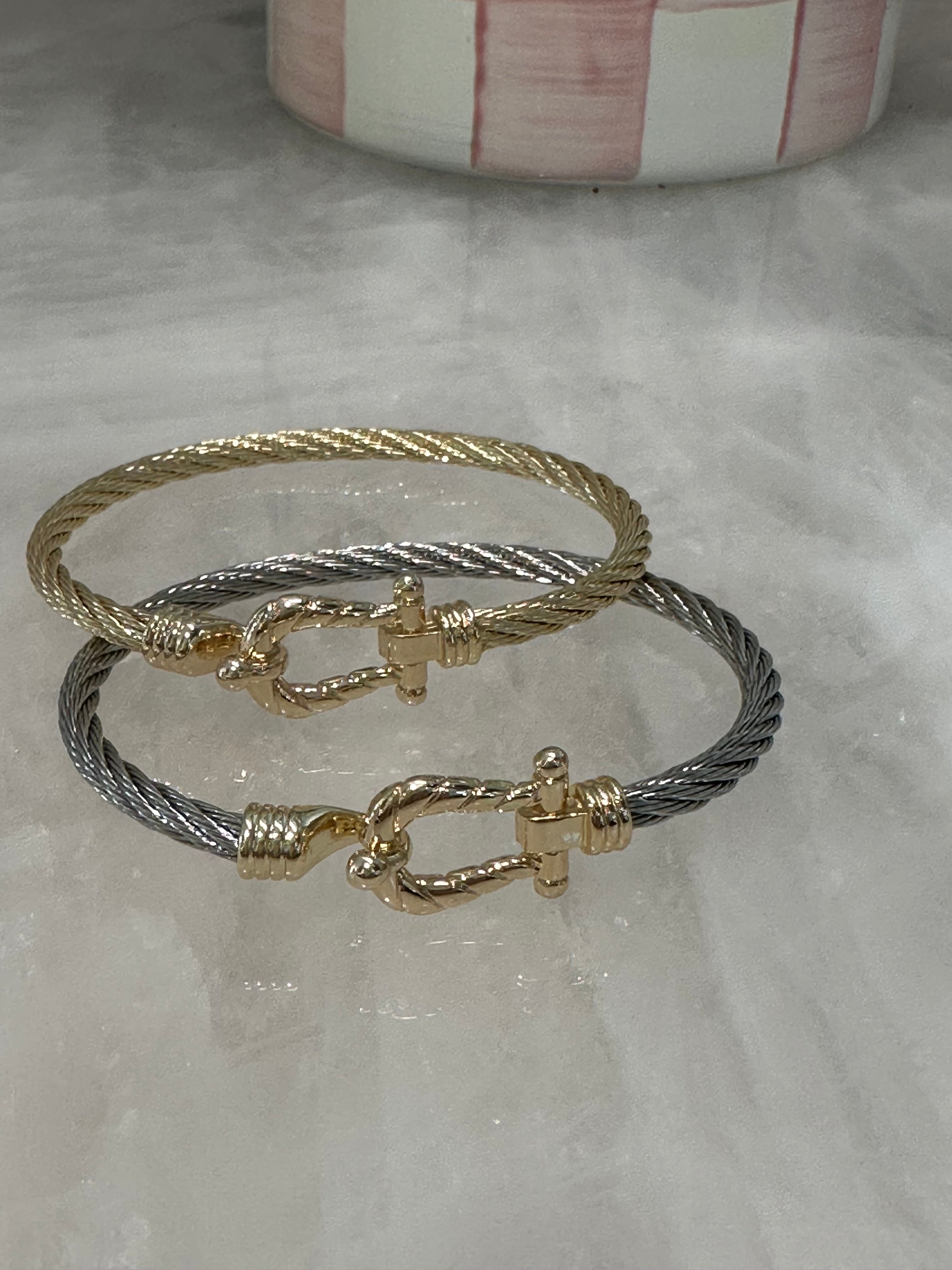CHIC CABLE TWIST BRACELET
