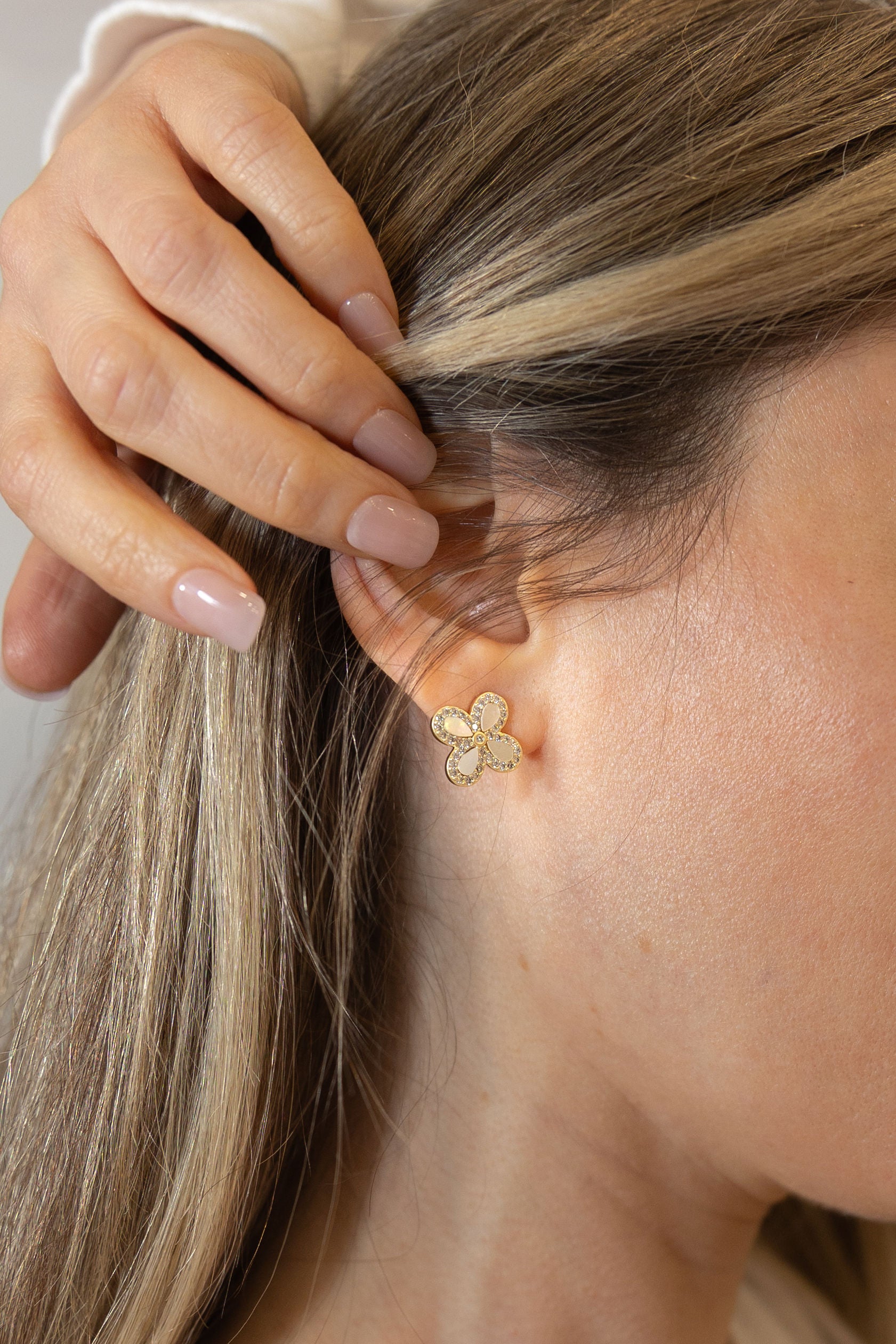 BITZ NEW MOTHER PEARL N CZ CLOVER STUD EARRING