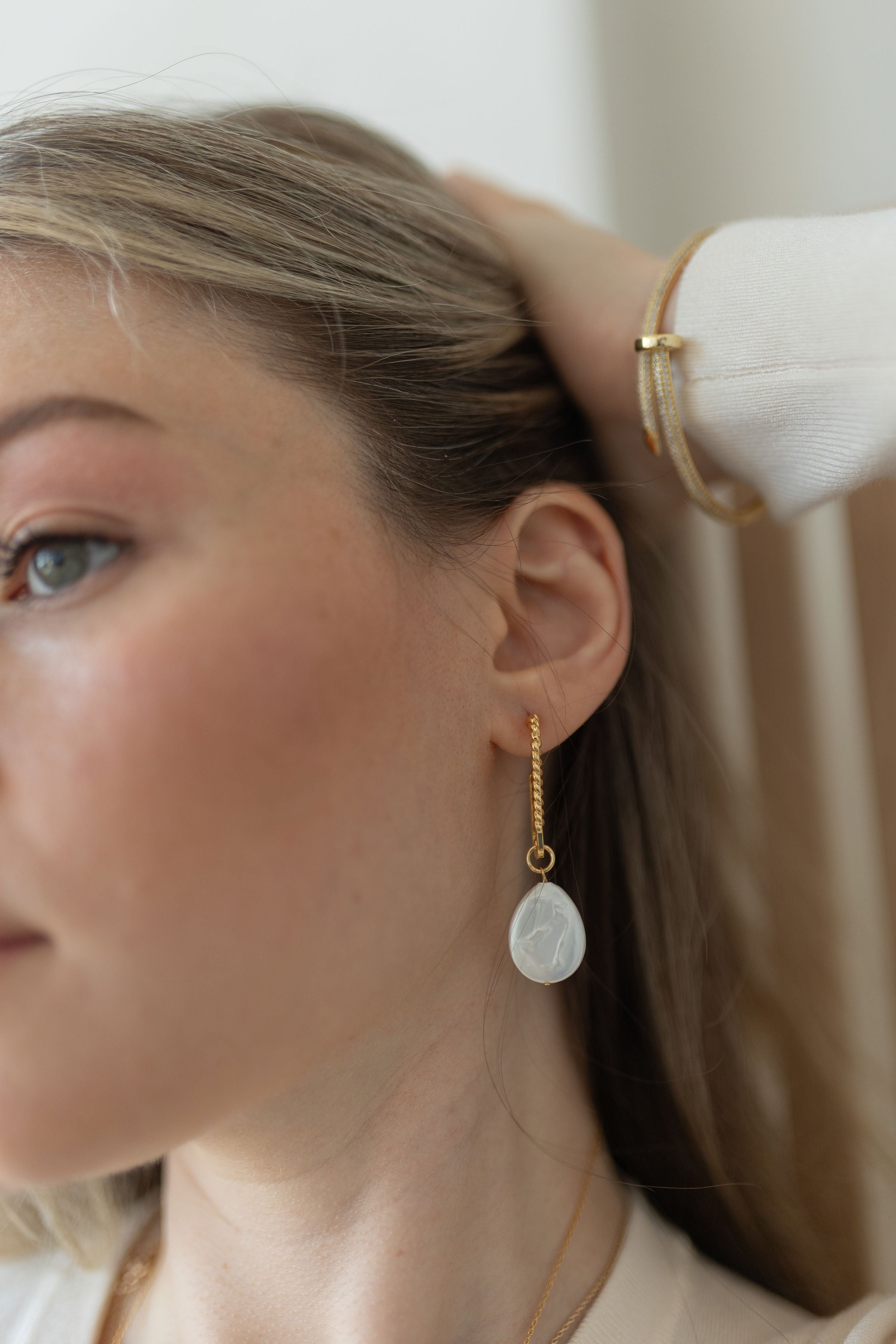 BITZ PEARL FRESHWATER CHAIN LINK EARRING