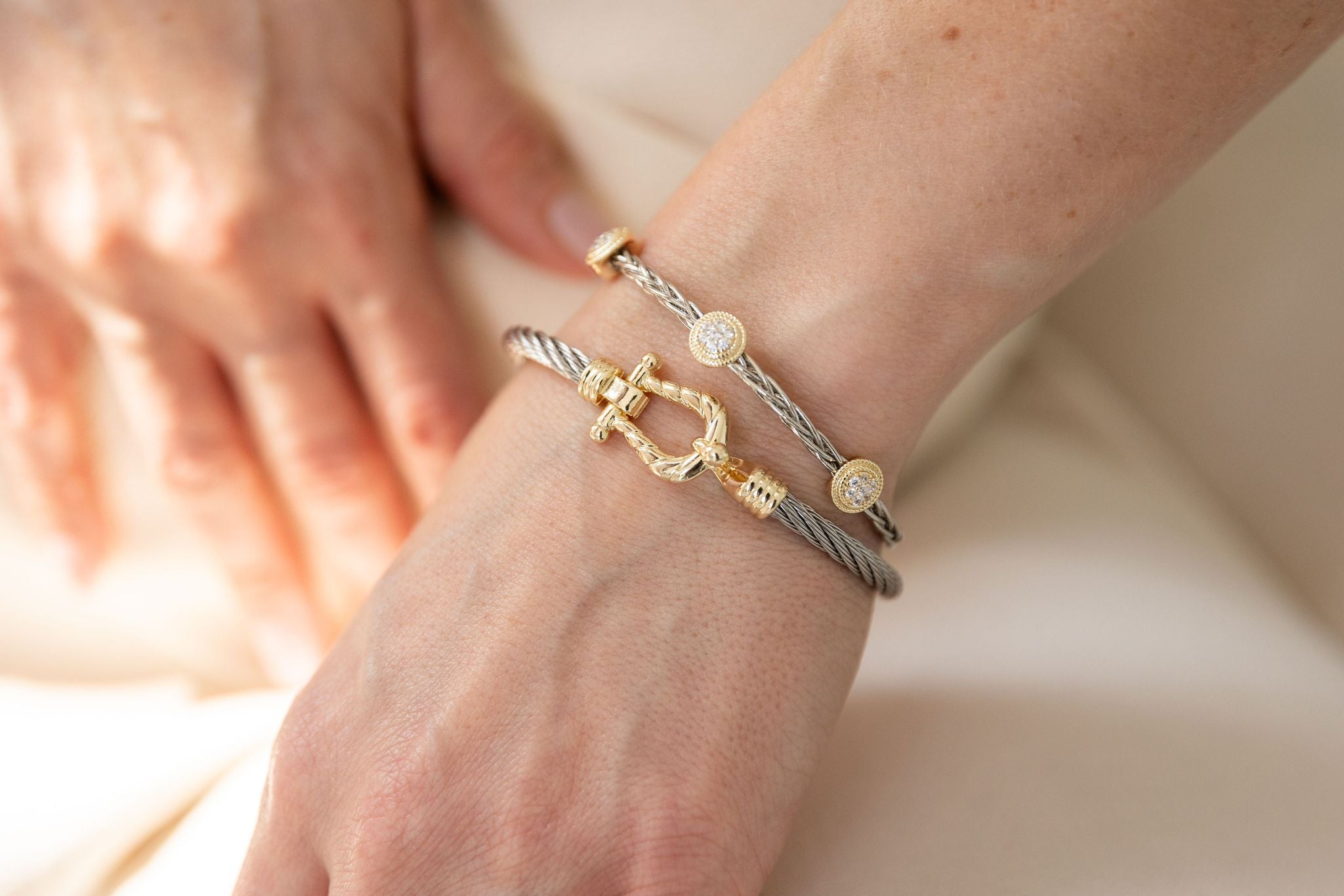 CHIC CABLE TWIST BRACELET